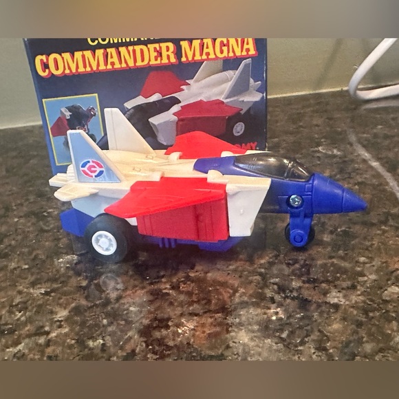 Tomy McDonald’s Commandrons Commander Magna Kids Motorized Jet - Picture 4 of 12